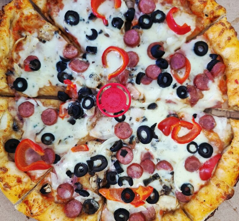 Pizzari cu experienta pe cuptor cu lemne.